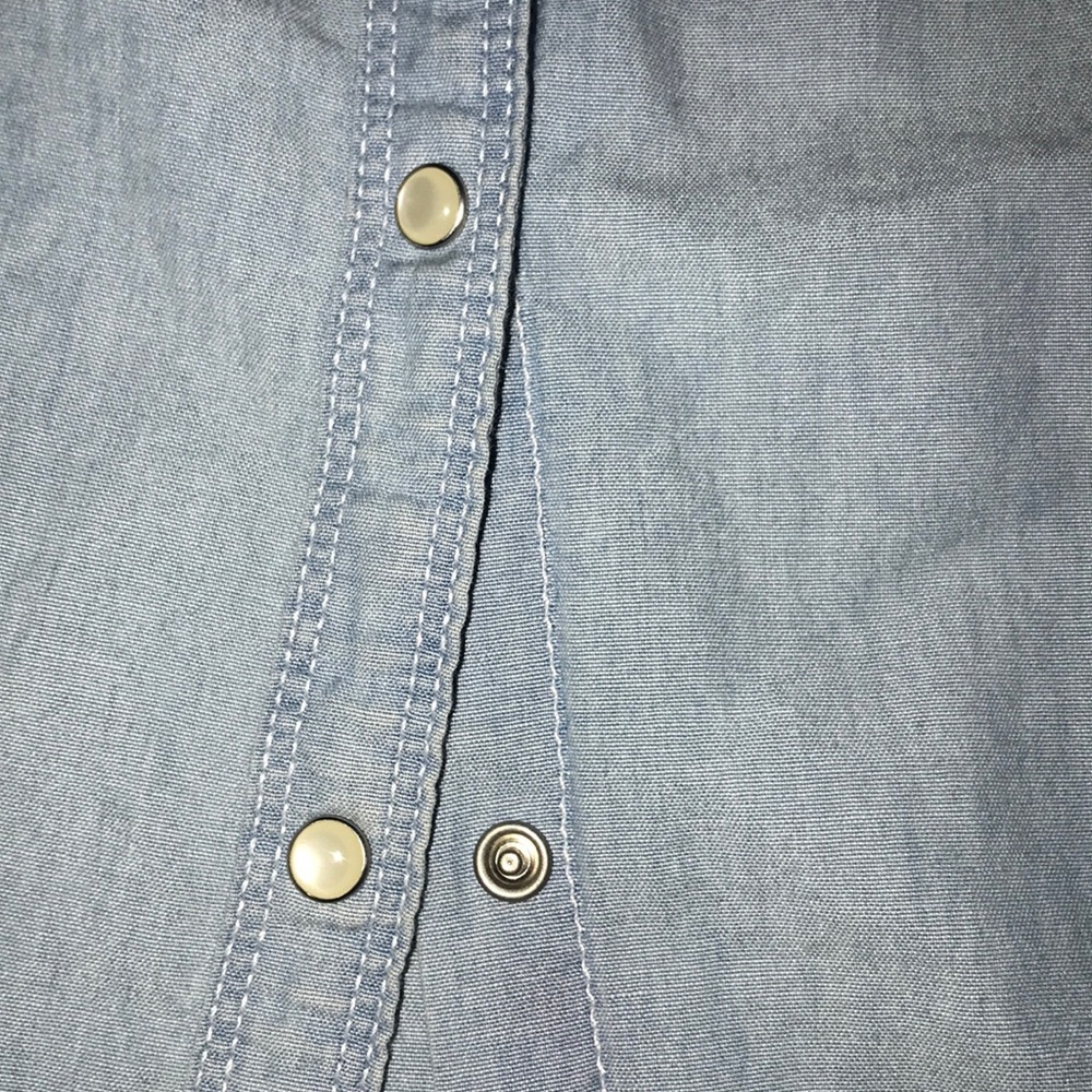 Button down - Picture 3 of 4